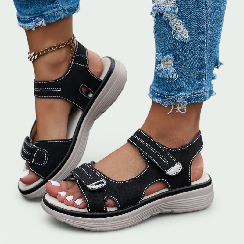 Liora – Bequeme, atmungsaktive schwarze Keilsandaletten für den Sommer