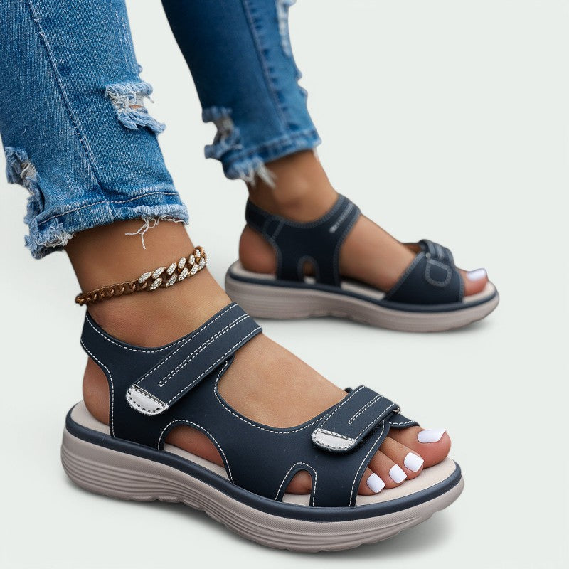 Liora – Bequeme, atmungsaktive schwarze Keilsandaletten für den Sommer