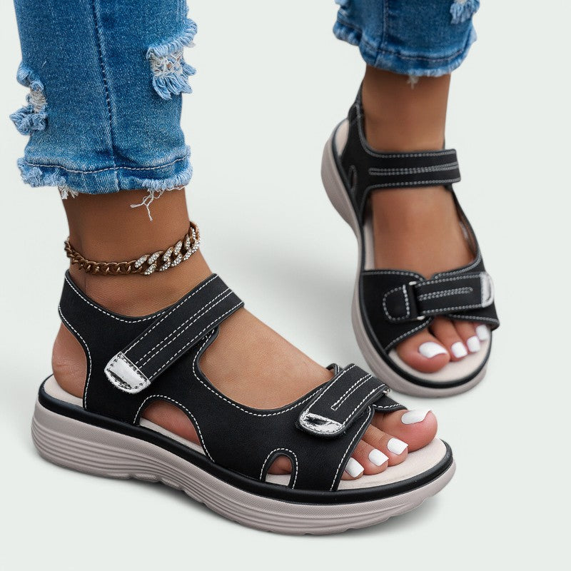 Liora – Bequeme, atmungsaktive schwarze Keilsandaletten für den Sommer